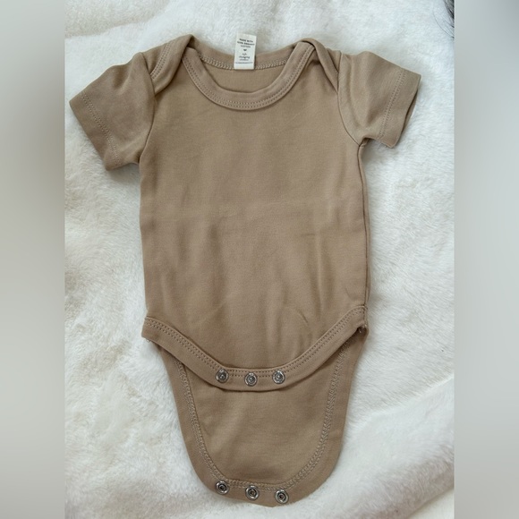 Newborn Colored Organics Bodysuit - Picture 1 of 3
